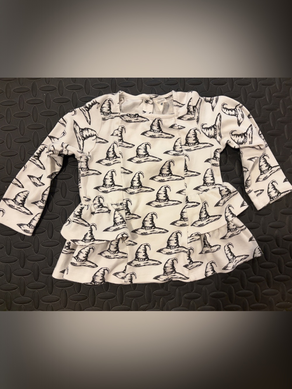 kate quinn halloween White & Black Witch Hat Print Peplum Top